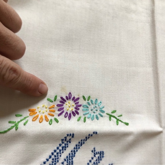 Vtg Embroidered Mr. and Mrs. Pillow Cases - Picture 12 of 12